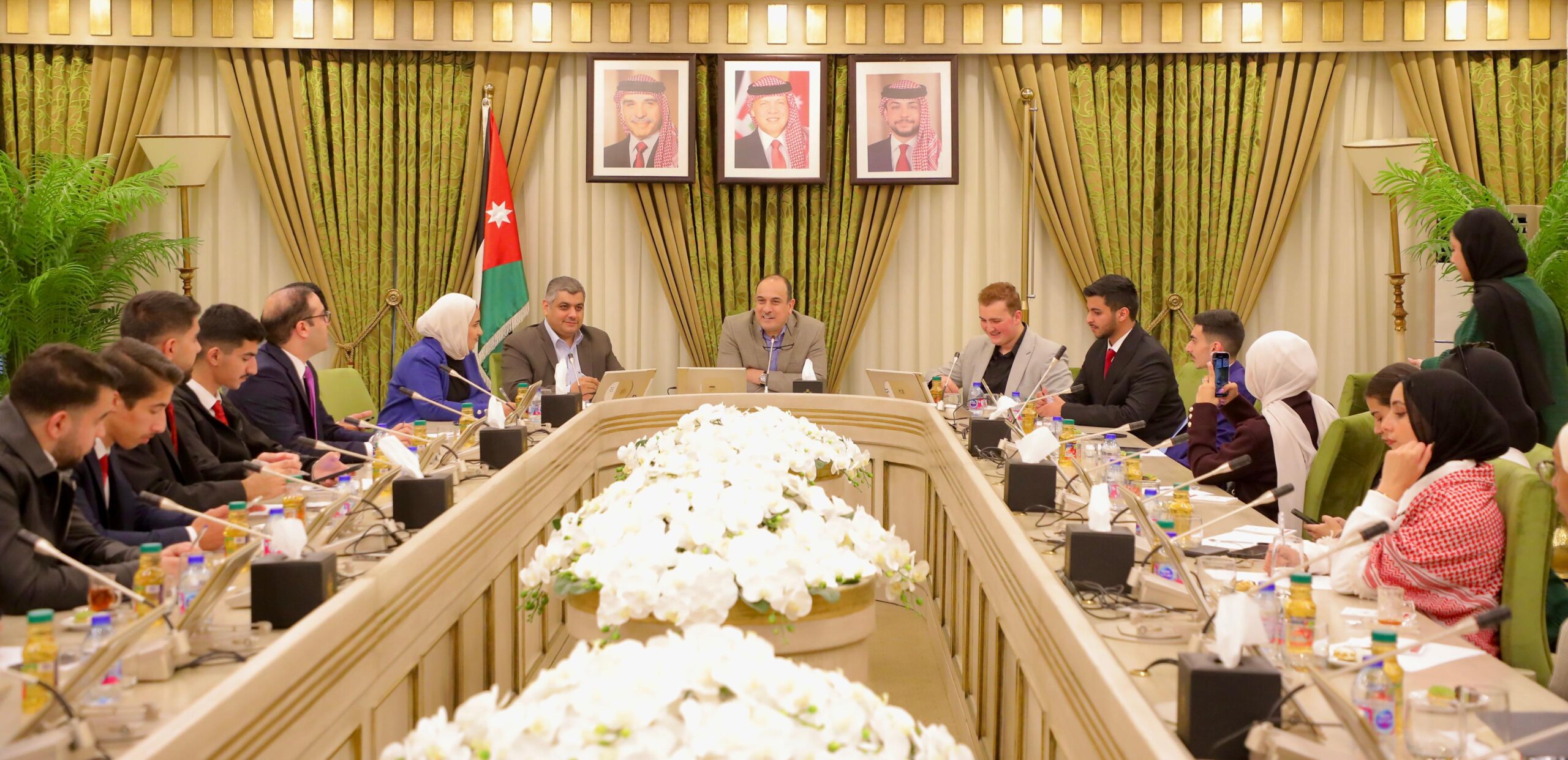 صورة حول : العين هاني الملقي يؤكد أهمية تمكين الشباب في مشروع التحديث السياسي العين هاني الملقي يؤكد أهمية تمكين الشباب في مشروع التحديث السياسي