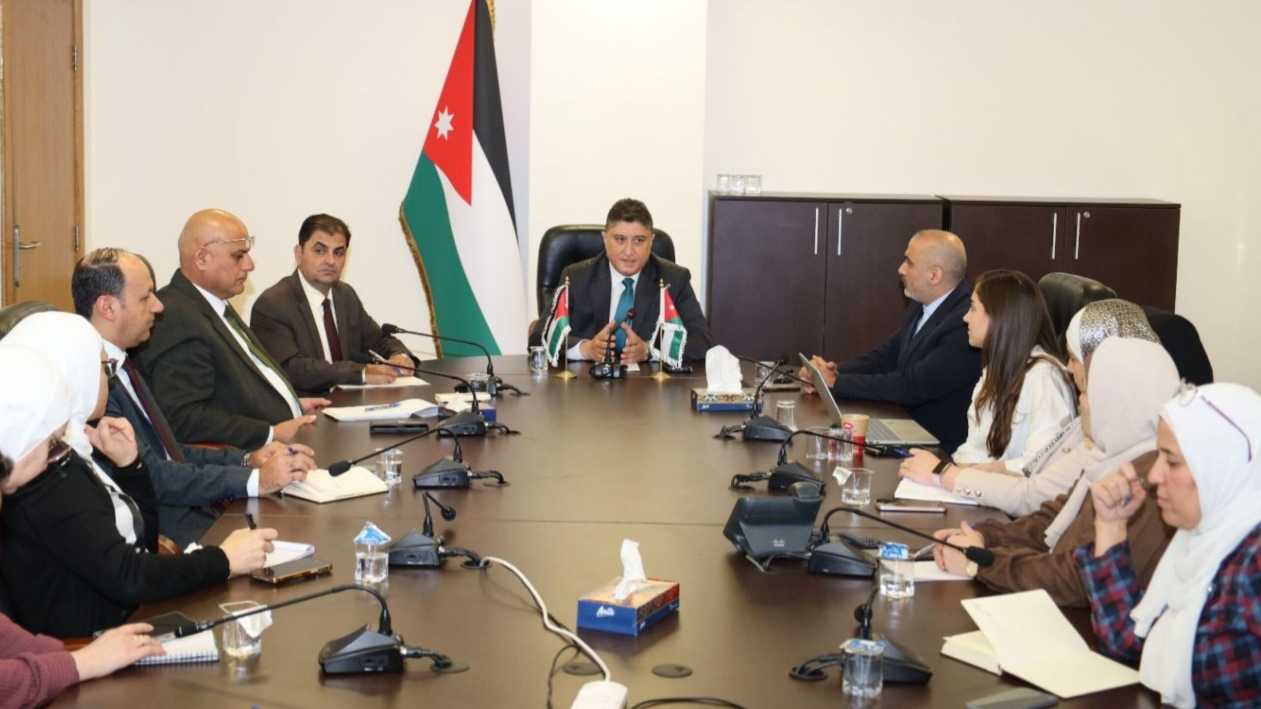 صورة حول : وزارة النقل تبحث تعزيز جاهزيتها الرقمية وتقييم ثقافة التحول الرقمي بين العاملين وزارة النقل تبحث تعزيز جاهزيتها الرقمية وتقييم ثقافة التحول الرقمي بين العاملين