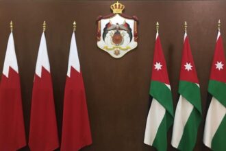 رئيس مجلس الشورى البحريني يصل عمان لمباحثات مع الفايز حول تعزيز العلاقات الثنائية