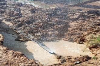 حملة أمنية لمياهنا توقف التعديات على الخطوط الرئيسية والفرعية في الزرقاء