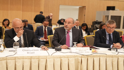 صورة حول : الصفدي يؤكد على دعم المجتمع الدولي للأونروا في مواجهة الأزمة الإنسانية بغزة الصفدي يؤكد على دعم المجتمع الدولي للأونروا في مواجهة الأزمة الإنسانية بغزة