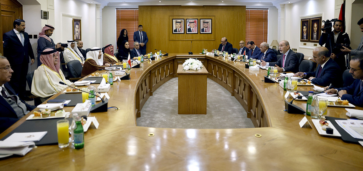 صورة حول : وزير الخارجية يلتقي رئيس مجلس الشورى البحريني وزير الخارجية يلتقي رئيس مجلس الشورى البحريني