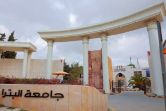 جامعة البترا تنظم اللقاء الترحيبي والتنويري لطلبة طب الأسنان وتكرم المتفوقين