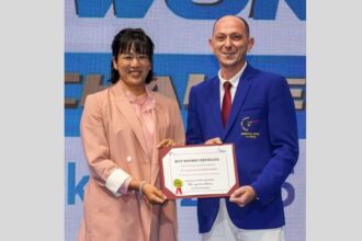 أيمن العداربة يُتوج أفضل حكم في بطولة الجائزة الكبرى للتايكواندو في بانكوك