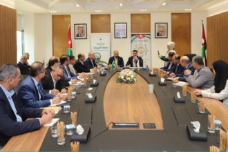 غرفة صناعة إربد وجامعة اليرموك تطلقان برنامج “من الجامعة للمصنع”