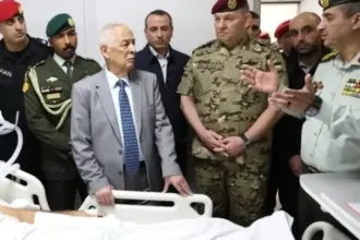 بتوجيهات ملكية.. رئيس الديوان الملكي يزور مصابي الأجهزة الأمنية في الرمثا