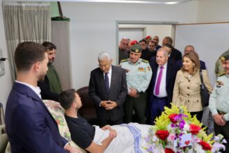 النسور يزور مصابي مداهمة الرمثا وينقل تمنيات الفايز بالشفاء العاجل