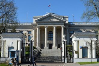 روسيا تغلق القنصلية البولندية في إيركوتسك رداً على خطوة وارسو التصعيدية