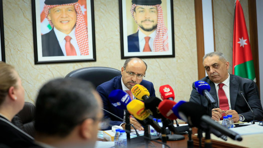 صورة حول : المالية النيابية تنجز مناقشة 38 جهة حكومية وتواصل سباق الزمن لإقرار موازنة 2026 المالية النيابية تنجز مناقشة 38 جهة حكومية وتواصل سباق الزمن لإقرار موازنة 2026