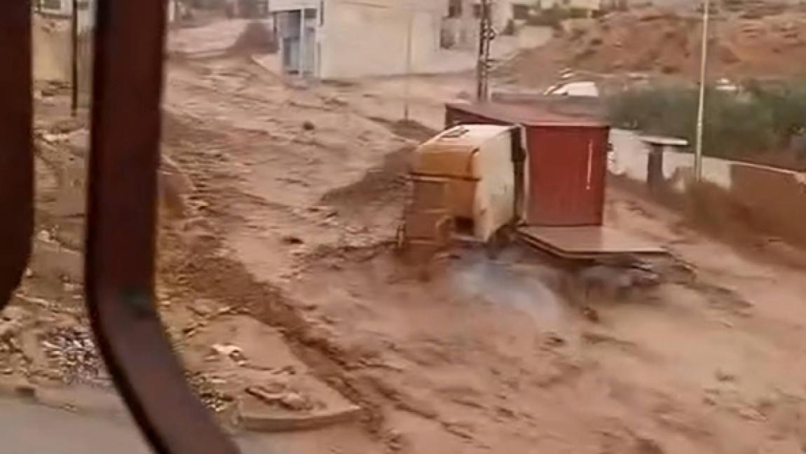 “مياه اليرموك” تُنهي تسرب المياه المعالجة في وادي دوقرا خلال وقت قياسي