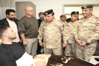 المساعد للعمليات والتدريب يطمئن على مصابي المداهمة الأمنية في الرمثا