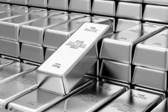 الفضة تسجل أعلى مستوى تاريخي عند 55.59 دولار للأونصة