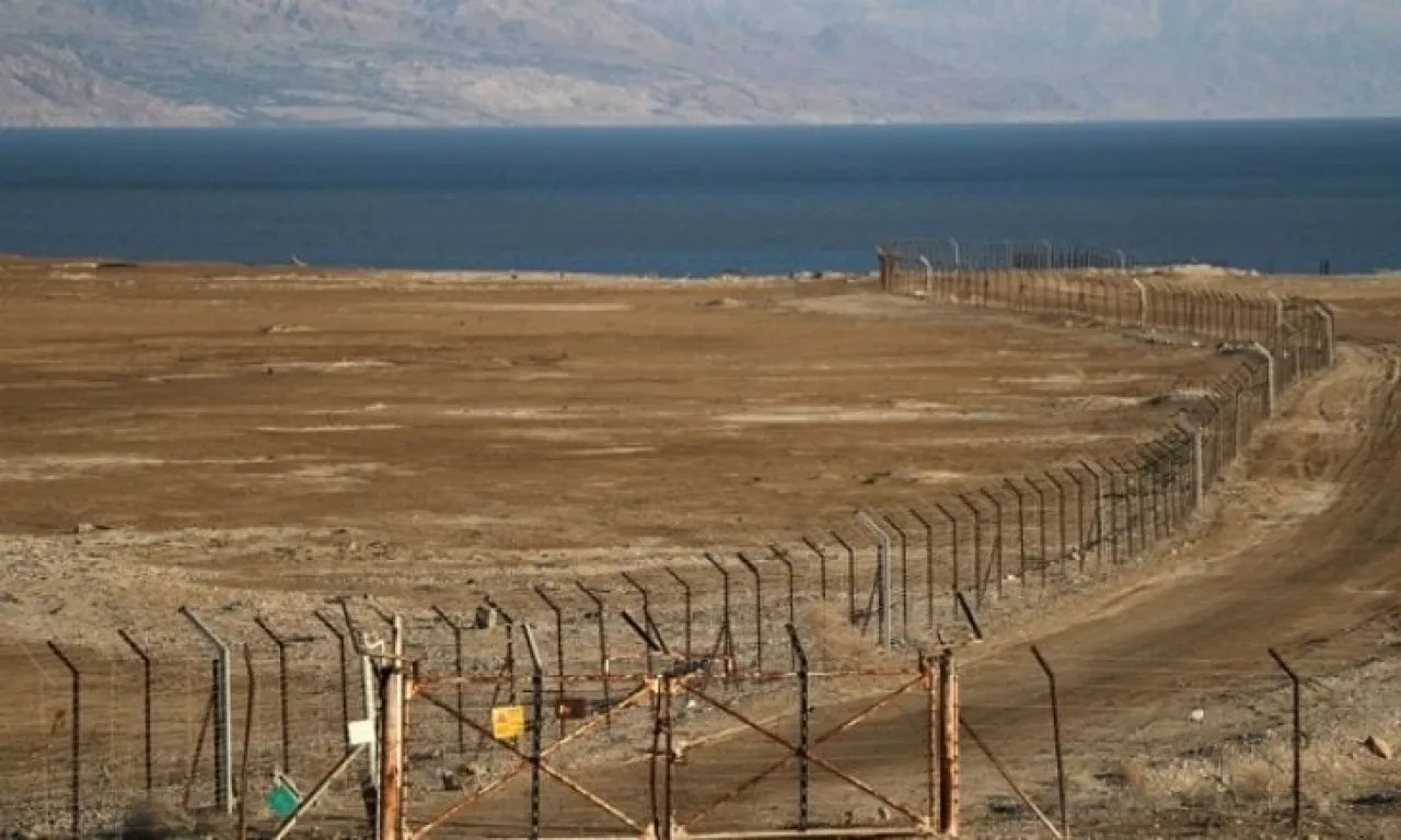 جيش الاحتلال يعلن إحباط محاولة تهريب أسلحة على الحدود الشرقية واعتقال مشتبه به