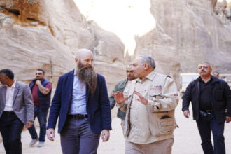 البريزات يبحث مع السفير الأميركي تعزيز السياحة المستدامة في إقليم البترا