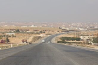 أبو السمن يوجه لإعادة تخطيط وتوسعة طريق الرمثا–جابر وتعزيز عناصر السلامة المرورية