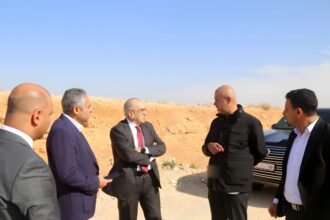 وزير الأشغال يتفقد طريق المفرق – منشية بني حسن ويشدد على صيانته