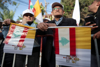 البابا لاوون الرابع عشر يصل بيروت حاملاً رسالة سلام للبنان