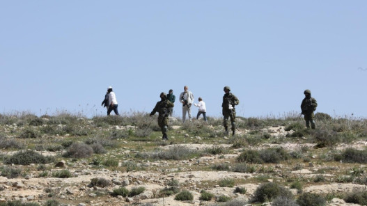 صورة حول : استشهاد فلسطيني برصاص مستوطن بالخليل استشهاد فلسطيني برصاص مستوطن بالخليل