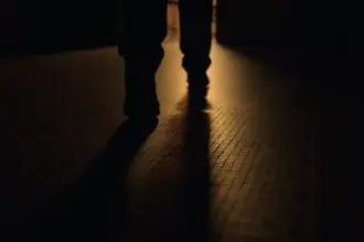 مذكرة نيابية تطالب بإلغاء التوقيت الصيفي: الخروج قبل الشروق خطر يهدد الطلاب والموظفين