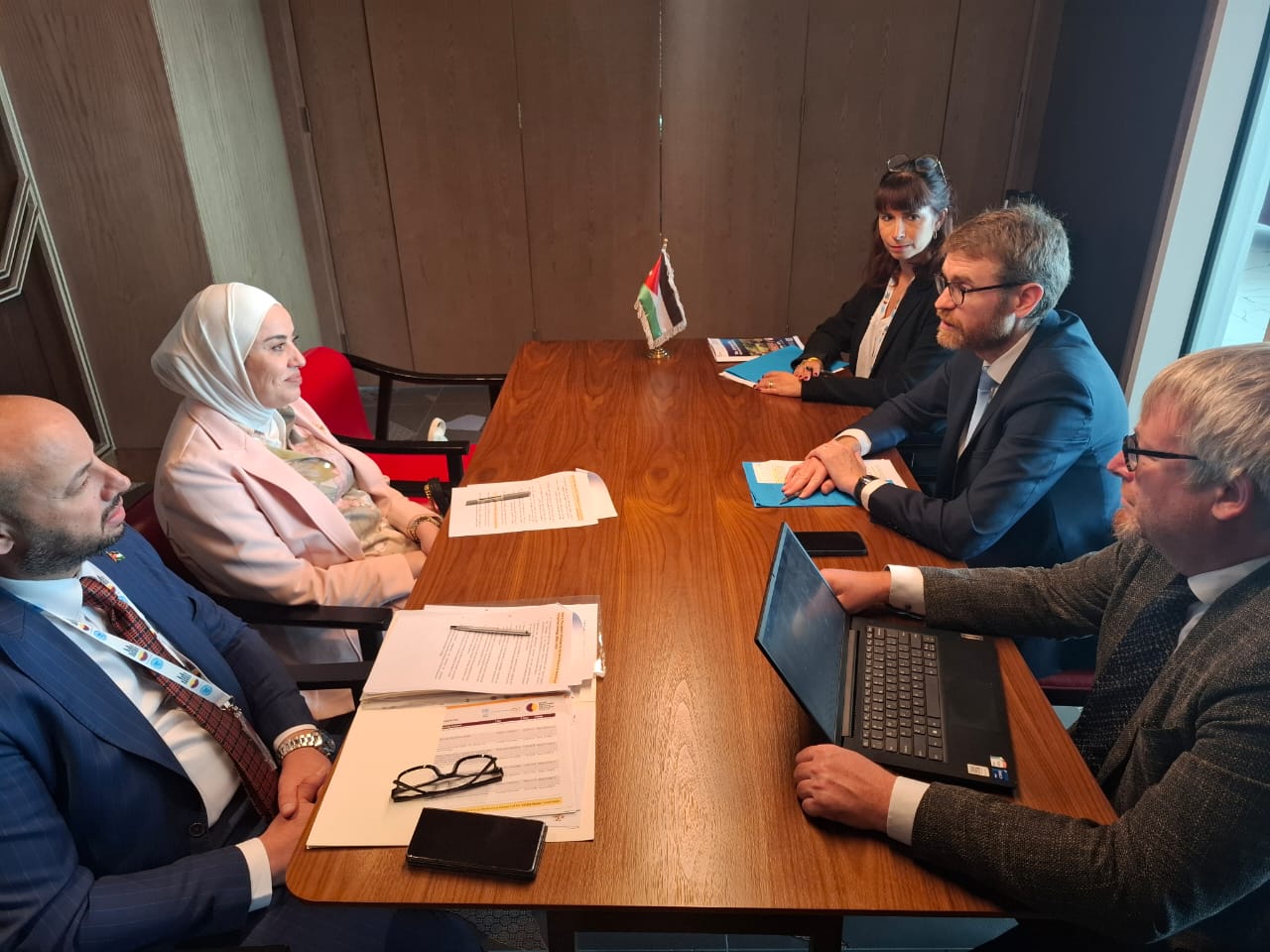 صورة حول : بني مصطفى تلتقي مسؤولين دوليين على هامش قمة التنمية الاجتماعية بني مصطفى تلتقي مسؤولين دوليين على هامش قمة التنمية الاجتماعية