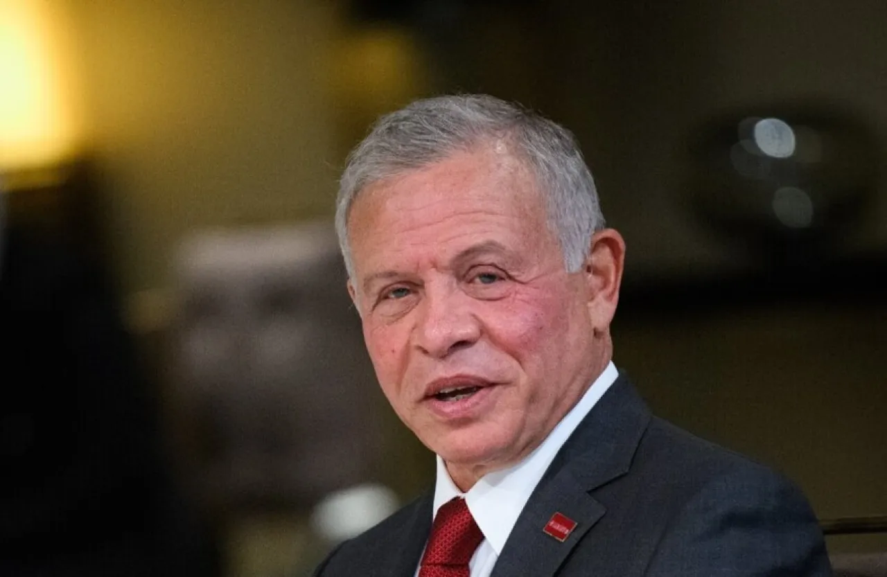 صورة حول : الملك يستهل اليوم جولة عمل آسيوية من اليابان الملك يستهل اليوم جولة عمل آسيوية من اليابان