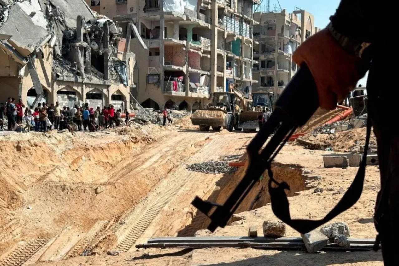 صورة حول : غزة: استمرار القصف رغم تبادل الجثامين غزة: استمرار القصف رغم تبادل الجثامين