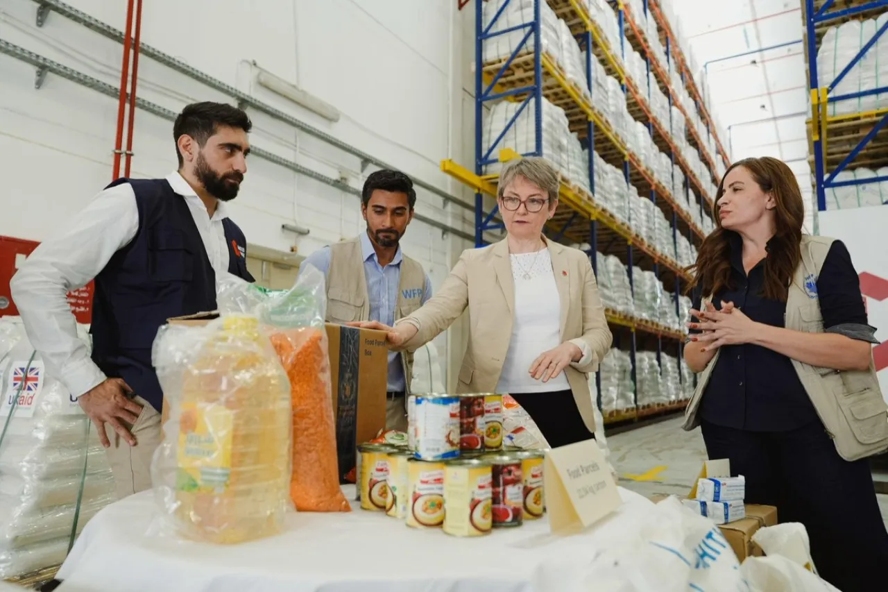 صورة حول : كوبر من الأردن: آن الأوان لرفع القيود والسماح بدخول المساعدات إلى غزة كوبر من الأردن: آن الأوان لرفع القيود والسماح بدخول المساعدات إلى غزة