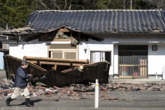 تحذير من تسونامي في اليابان