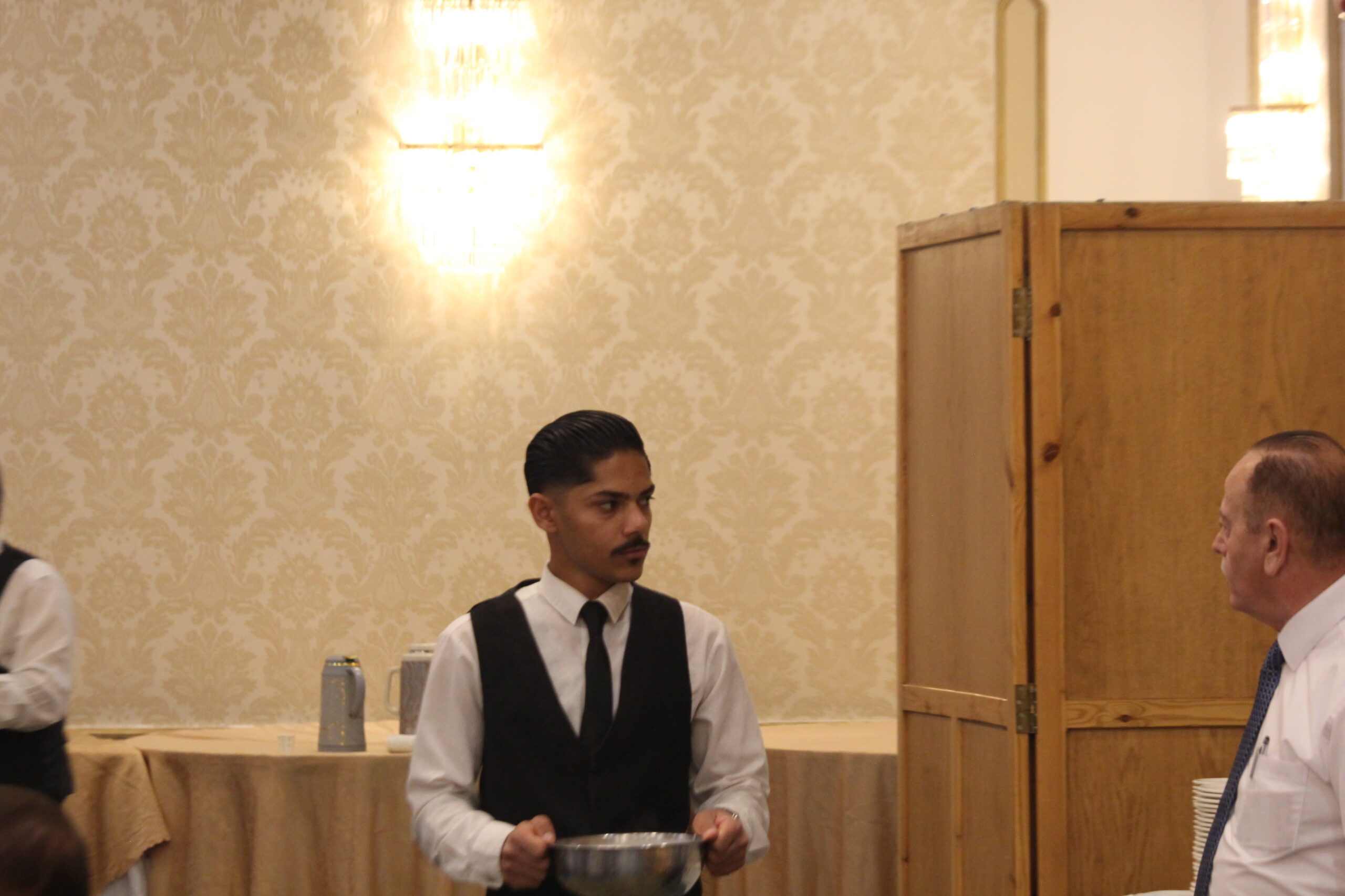 الكابتن الطيار دريد اللواما يولم بمناسبة زفاف نجله