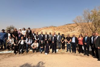 نظام طاقة شمسية عائم على مياه سد الملك طلال