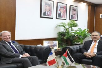 وزير الاستثمار يبحث مع السفير الفرنسي تعزيز التعاون الاقتصادي والاستثماري بين البلدين