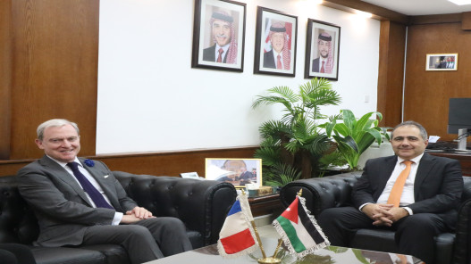 وزير الاستثمار يبحث مع السفير الفرنسي تعزيز التعاون الاقتصادي والاستثماري بين البلدين