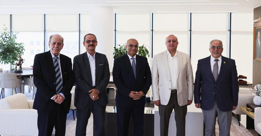 نقيب الصحفيين ونائبه في ضيافة جامعة عمان الأهلية