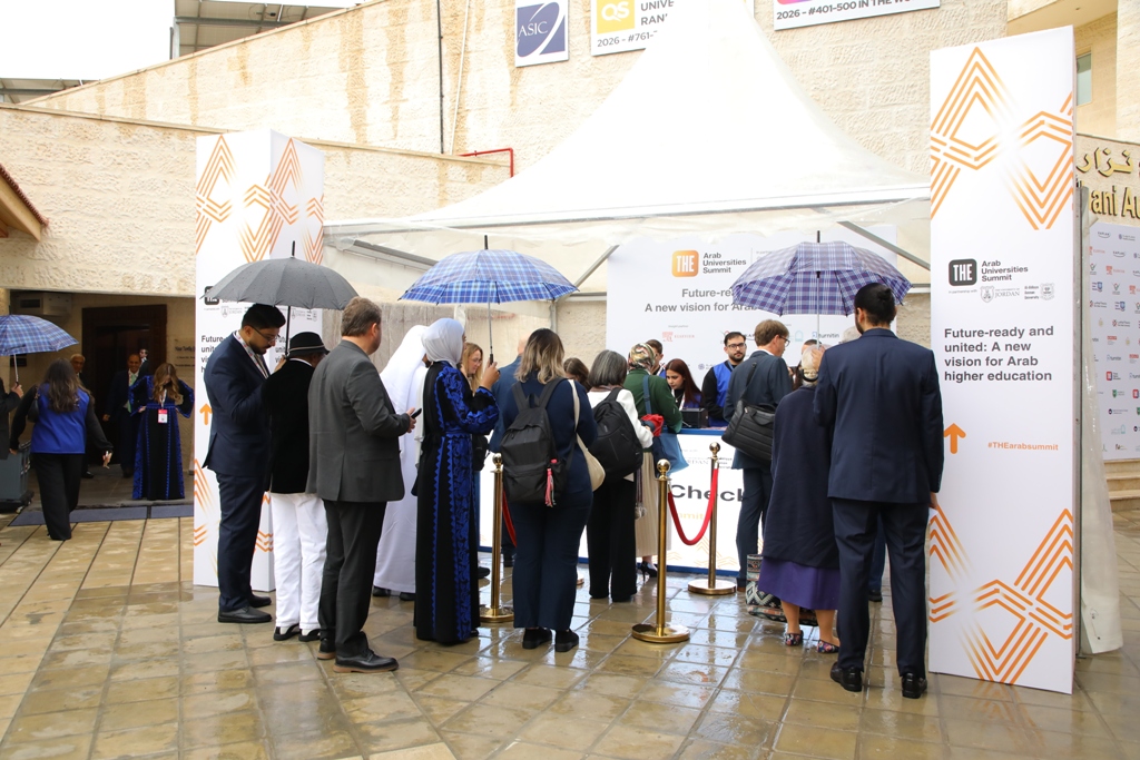 بالصور .. حفل افتتاح وفعاليات اليوم الأول لقمة " التايمز 2025" في عمان الاهلية