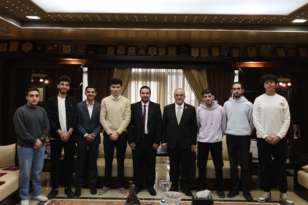 رئيس عمان الأهلية يكرّم فريق الجامعة الفائز بالمركز الثاني محلياً بمسابقة IEEE للأمن السيبراني والأول في فئة الويب المتقدّم