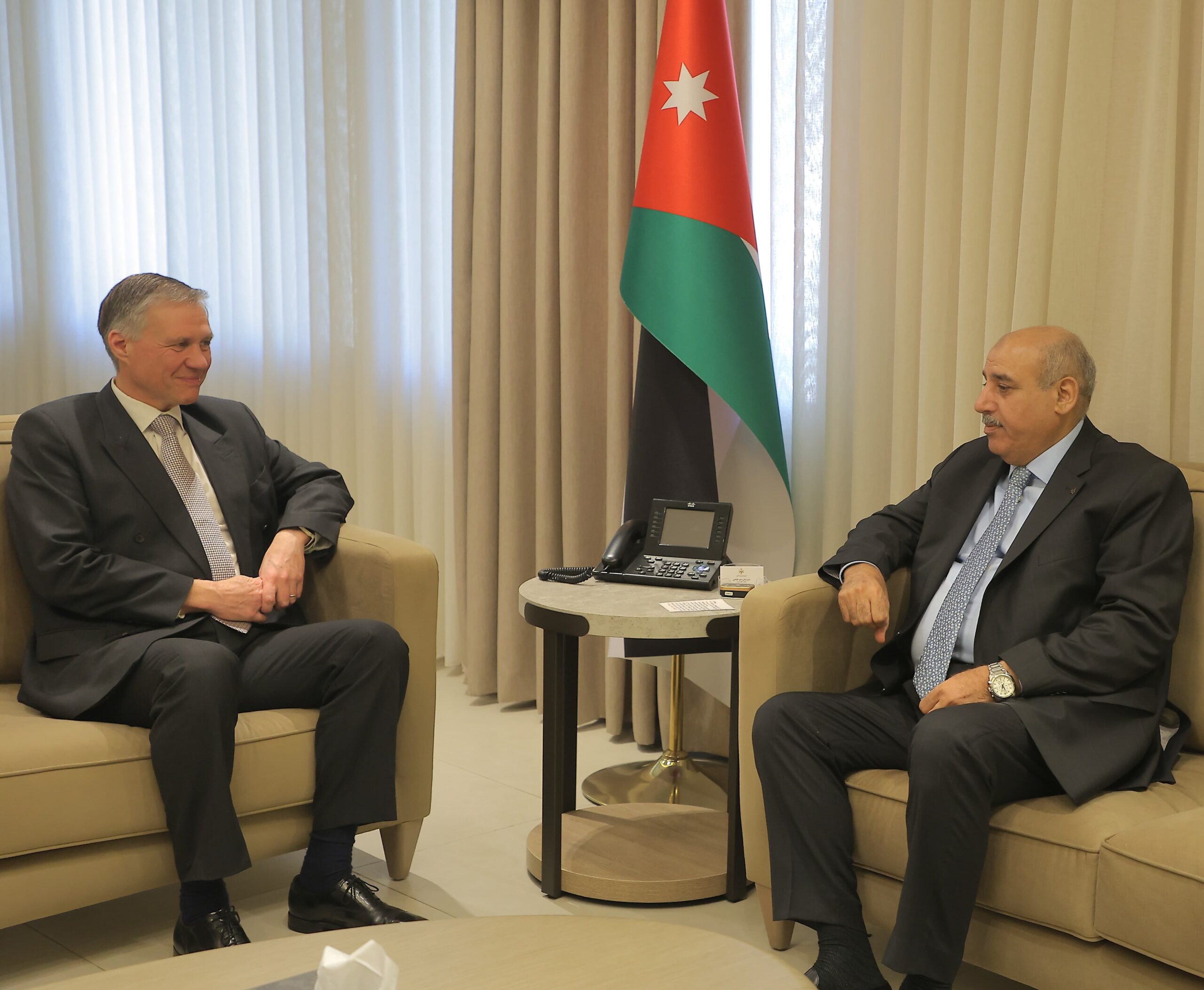 القاضي يلتقي السفير البريطاني