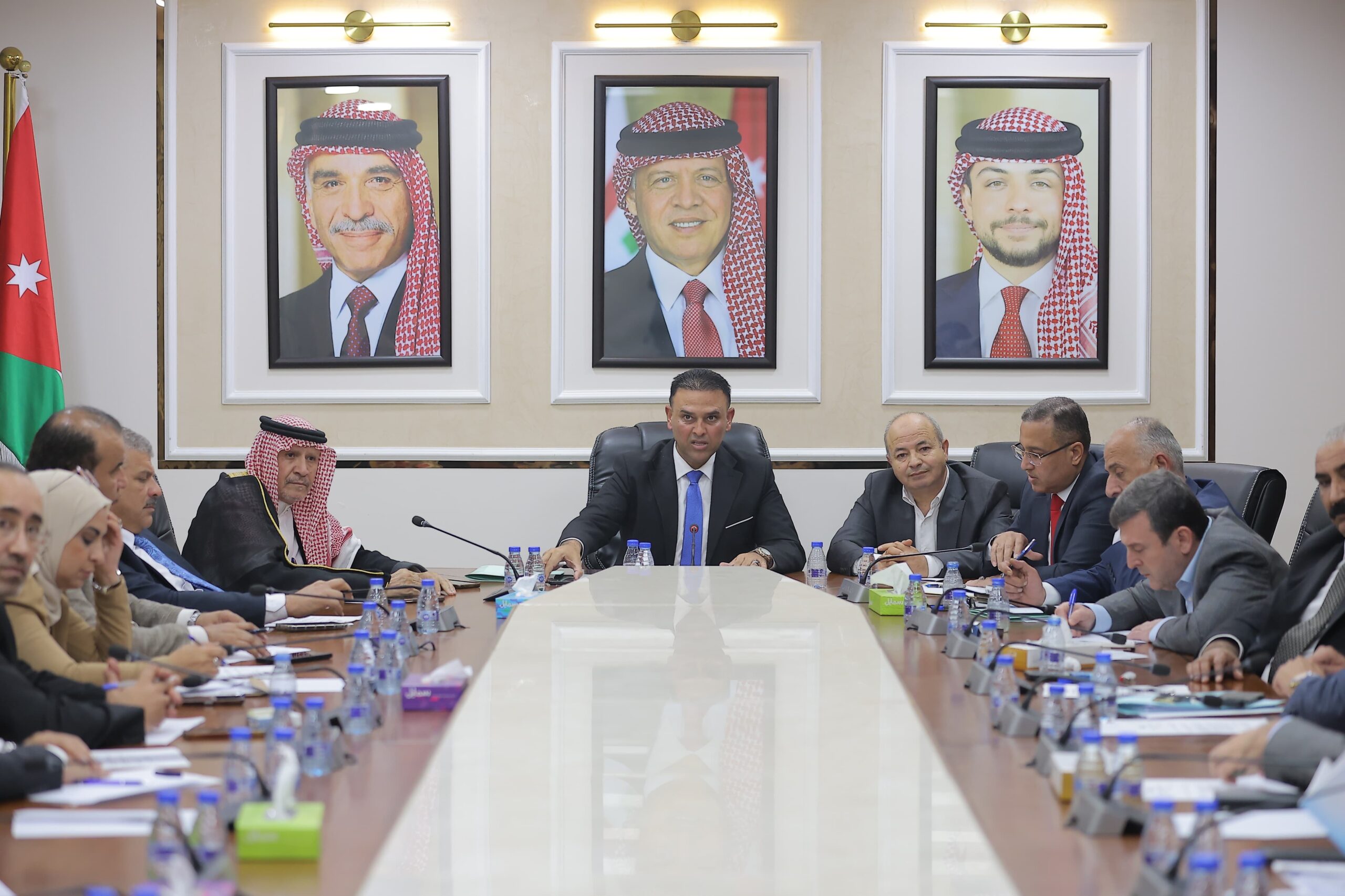 صورة حول : "عزم النيابية" تبحث تطوير آليات العمل البرلماني وتطلق مبادرة للتواصل مع الشباب "عزم النيابية" تبحث تطوير آليات العمل البرلماني وتطلق مبادرة للتواصل مع الشباب