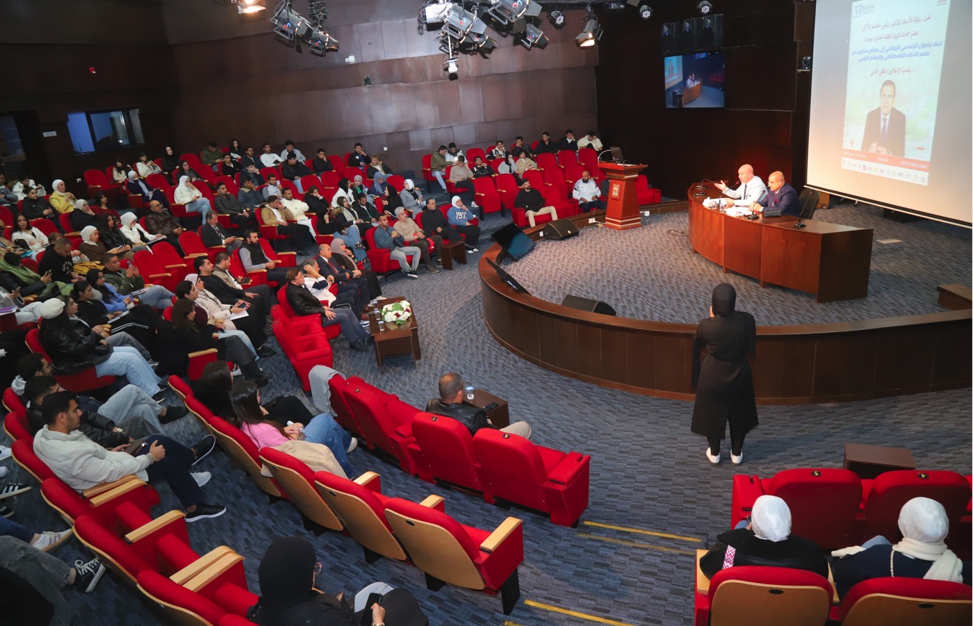 جامعة البترا تستضيف الإعلامي لطفي الزعبي في محاضرة حول صناعة المحتوى الرياضي في عصر الذكاء الاصطناعي
