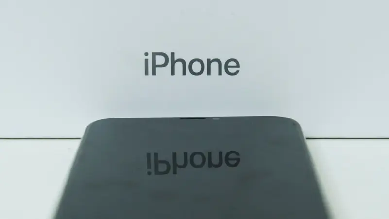 صورة حول : تقارير تكشف عن هاتف أبل الجديد القابل للطي تقارير تكشف عن هاتف أبل الجديد القابل للطي