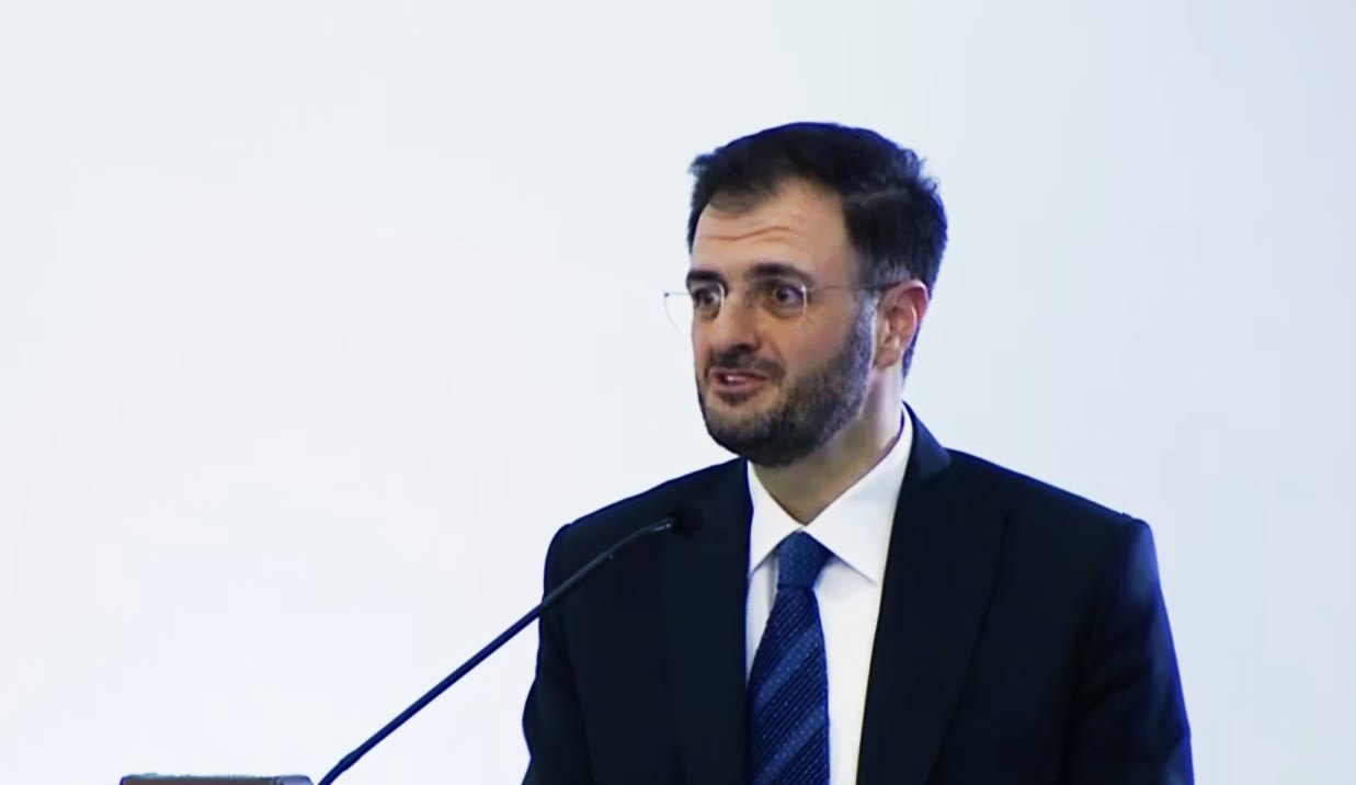 طاقية حاخام ووزير سوري .... جدل واسع