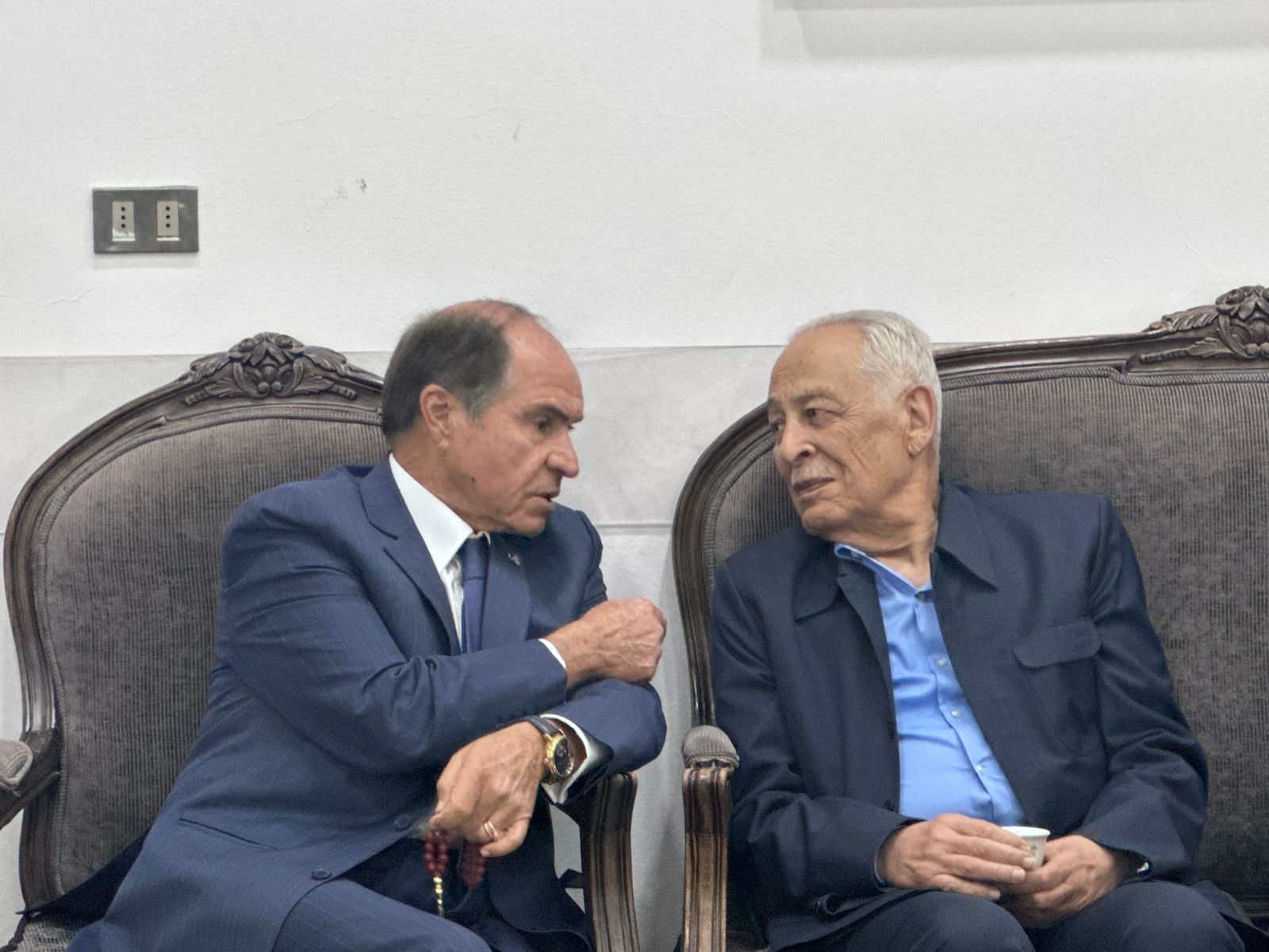 صورة حول : *مندوبا عن الملك وولي العهد. العيسوي يعزي آل الملقي والجندي* *مندوبا عن الملك وولي العهد. العيسوي يعزي آل الملقي والجندي*