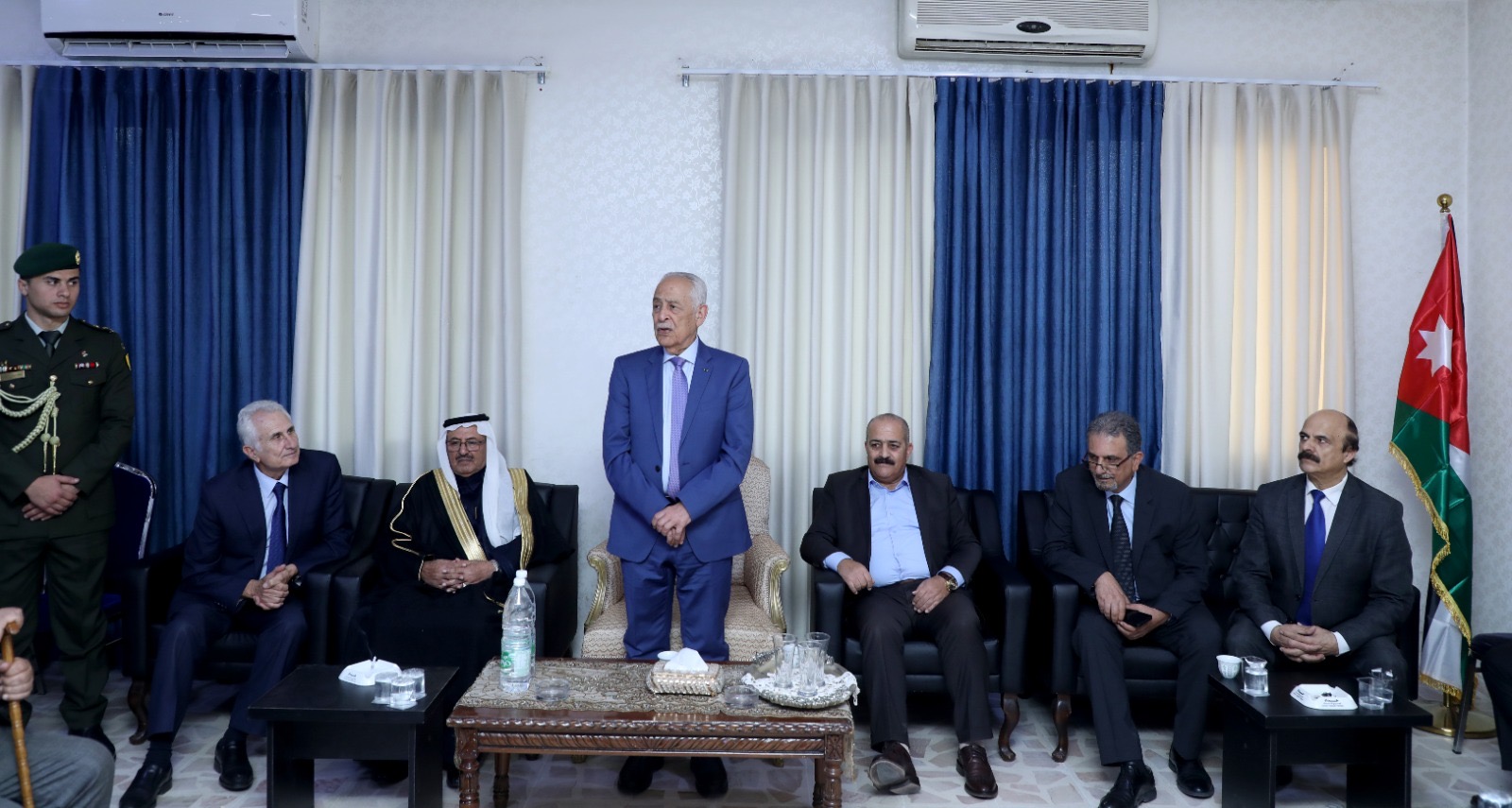 *مندوبا عن الملك وولي العهد. العيسوي يعزي عشائر الظهراوي وحداد والخراشقة والمحمد وأبو جبارة*