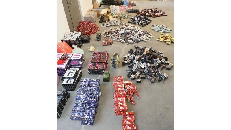 منشطات جنسية وأدوية منتهية الصلاحية.. الجمارك تضبط مواد مهربة بكميات كبيرة