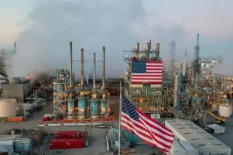  أسعار النفط تهبط أكثر من 4% وسط مخاوف الإغلاق الحكومي الأميركي