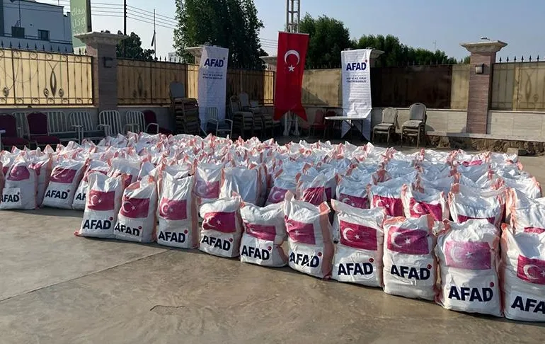 تركيا تقدم مساعدات غذائية وخيام للنازحين السودانيين