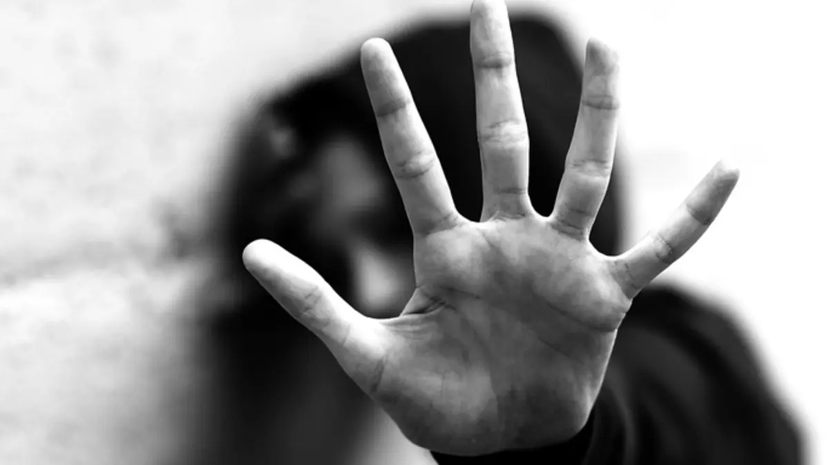 مدير يتحرش بتلميذته فيحكم عليه بالحبس