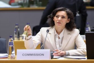 إسرائيل توقف تراخيص منظمات الإغاثة بغزة… وأوروبا تحذر