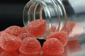 اعتقال سيدة بعد إصابة طفليها بمخدرات حلوى في تينيسي