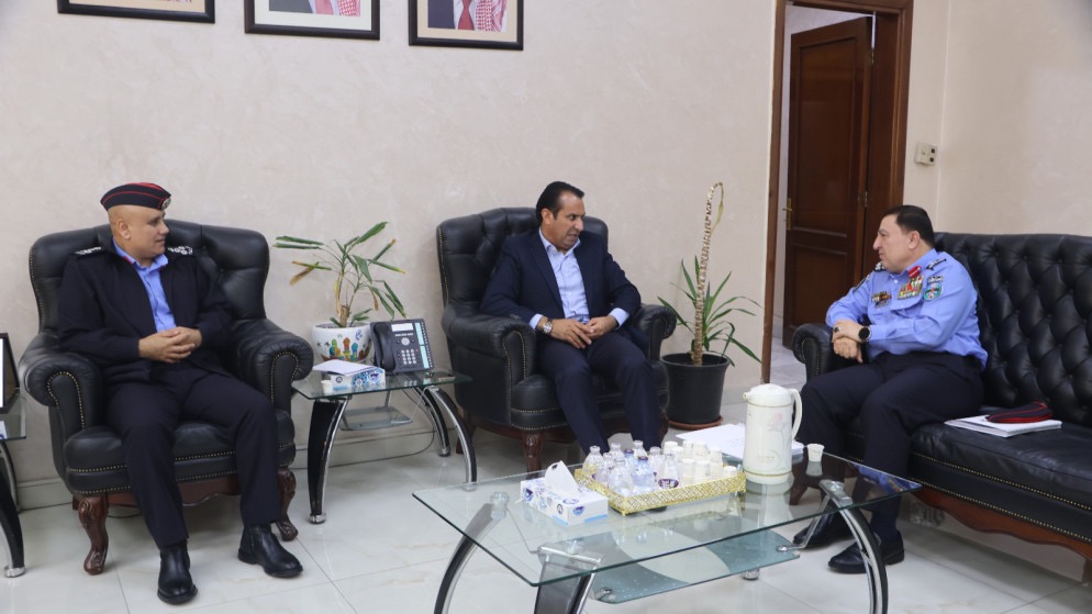 صورة حول : التربية والأمن العام تستعرضان استعداداتهما للدورة التكميلية للتوجيهي التربية والأمن العام تستعرضان استعداداتهما للدورة التكميلية للتوجيهي