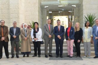 رئيس جامعة البترا يبحث سبل التعاون الأكاديمي مع وفد كلية "إدموندز"